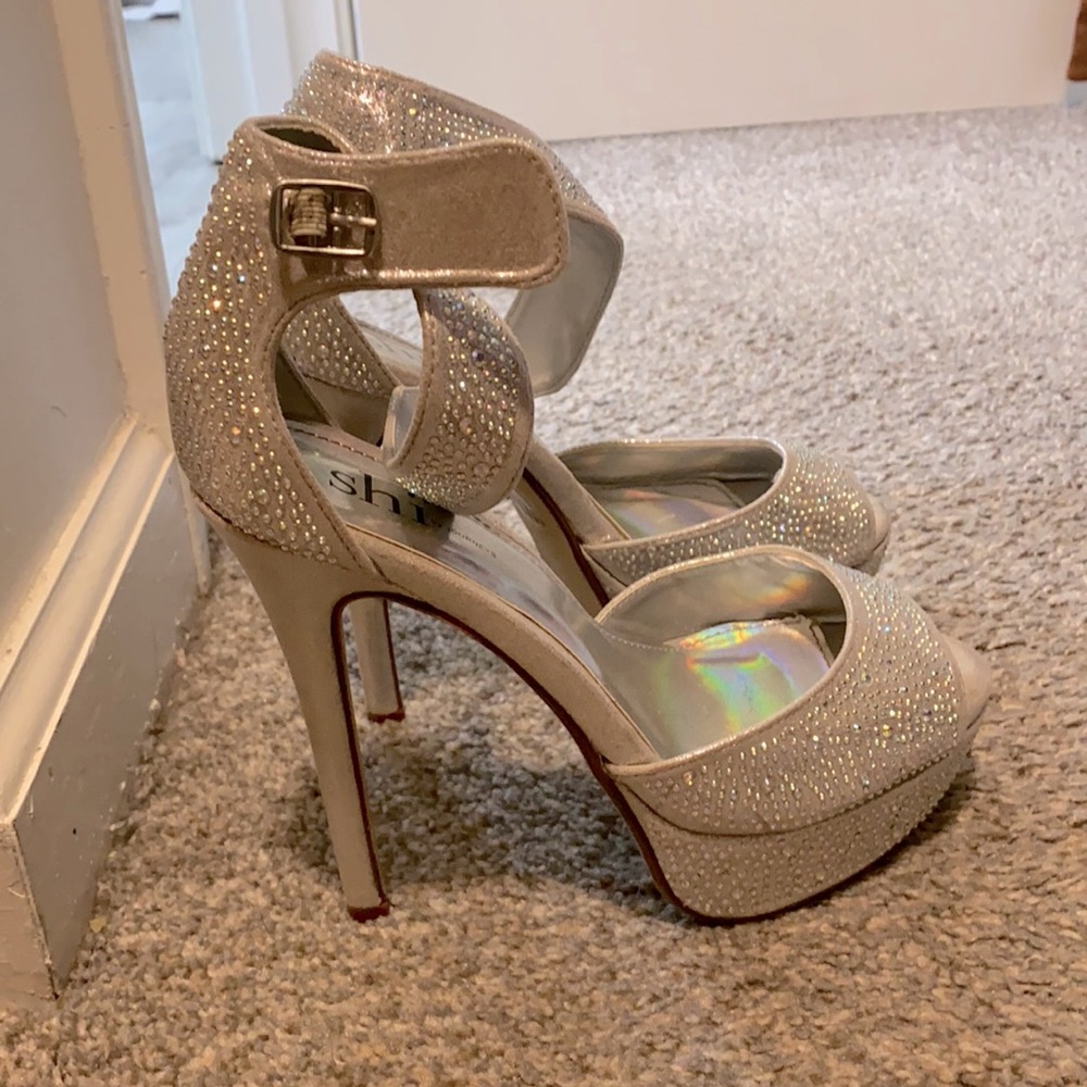Dazzling Shï Pumps Silver